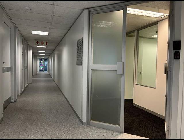 BUSINESS PROPERTY TO RENT IN CLAREMONT